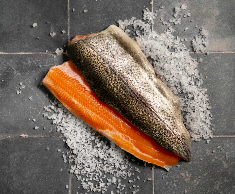 Как правильно засолить форель дома: профессиональный подход без лишнего