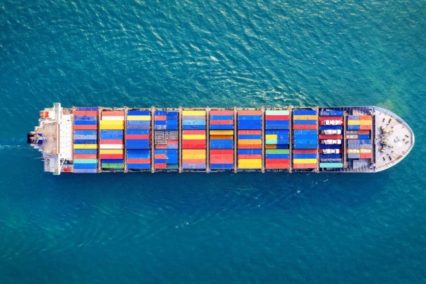 Доставка вантажу морем на кораблі