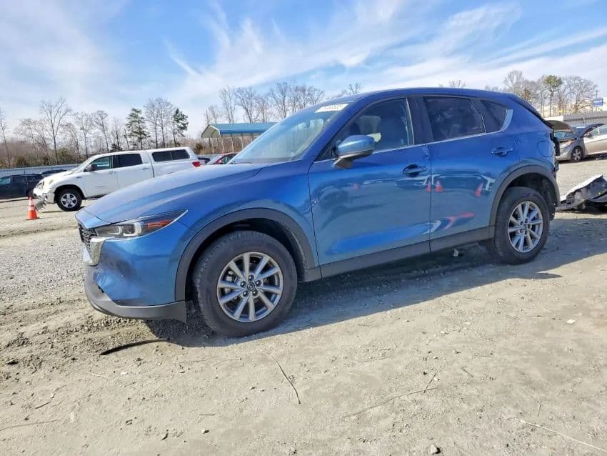 Mazda CX-5 синього кольору