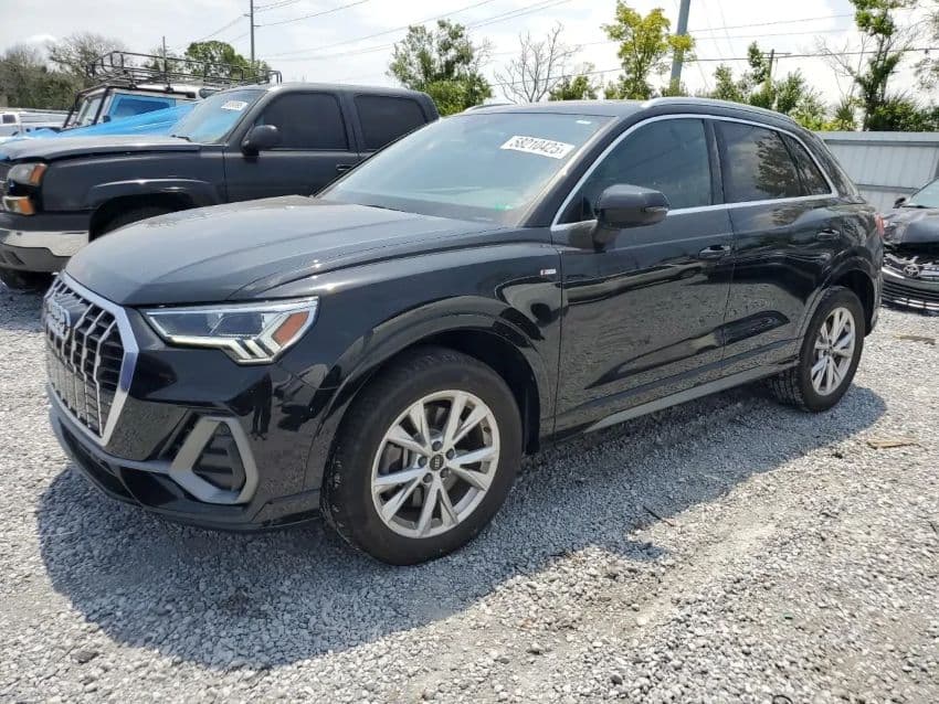 Кросовер Audi Q3 чорного кольру