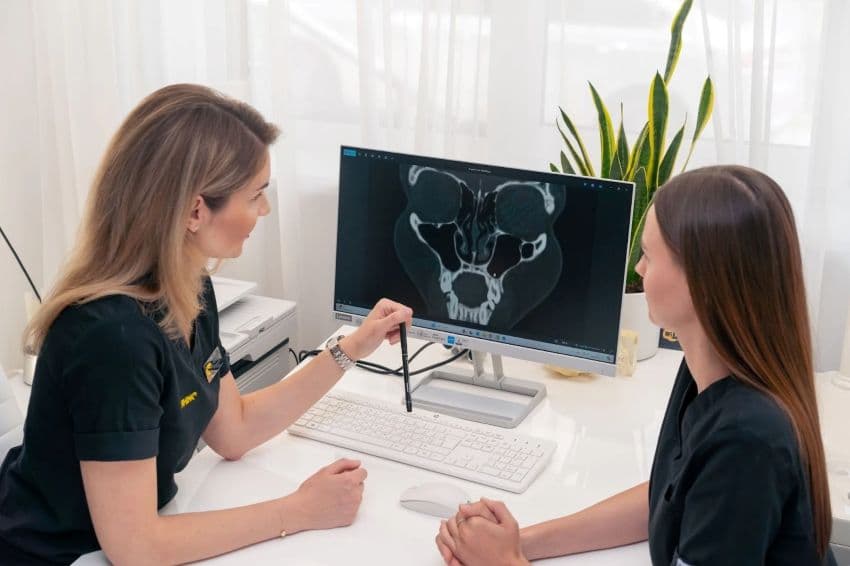 Консультація у лікаря-отоларинголога