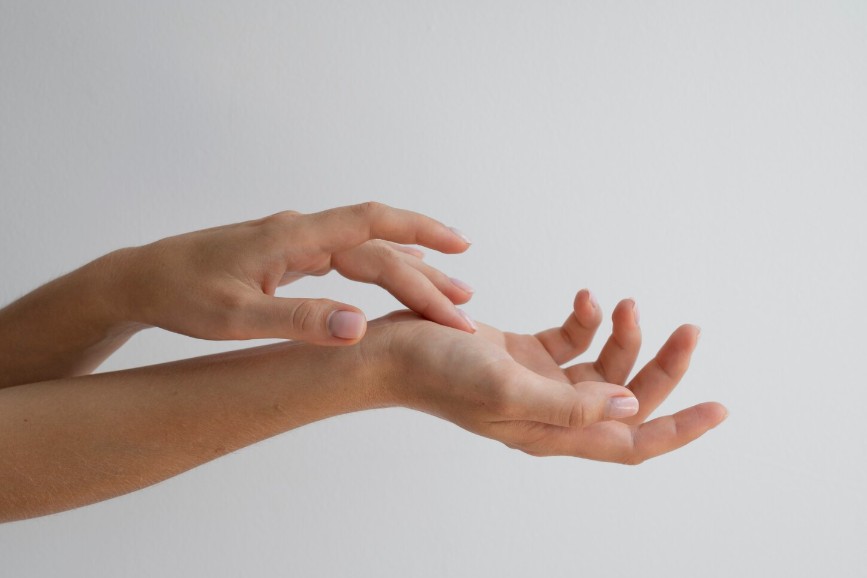 Чешется правая рука