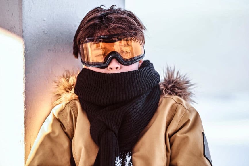 Як захистити обличчя та голову від сильного вітру та морозу на вулиці: повний посібник
